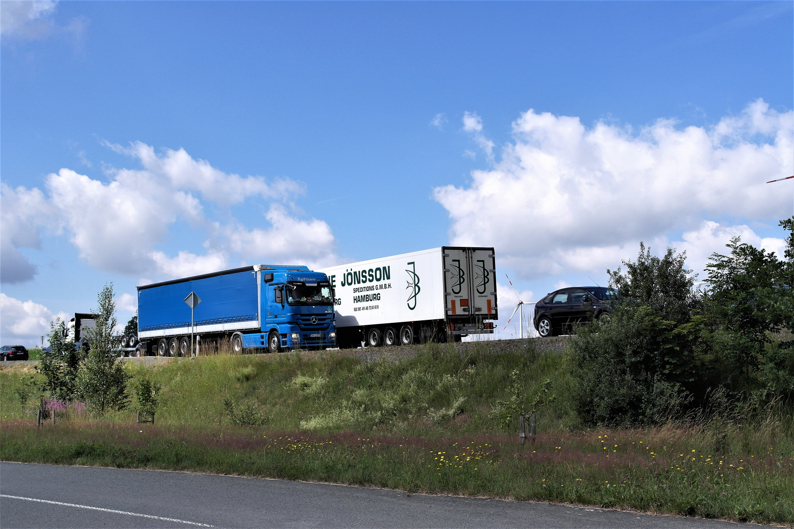 Nichts geht mehr vor meiner Haustüre wegen schwerem Busunfall auf der A9