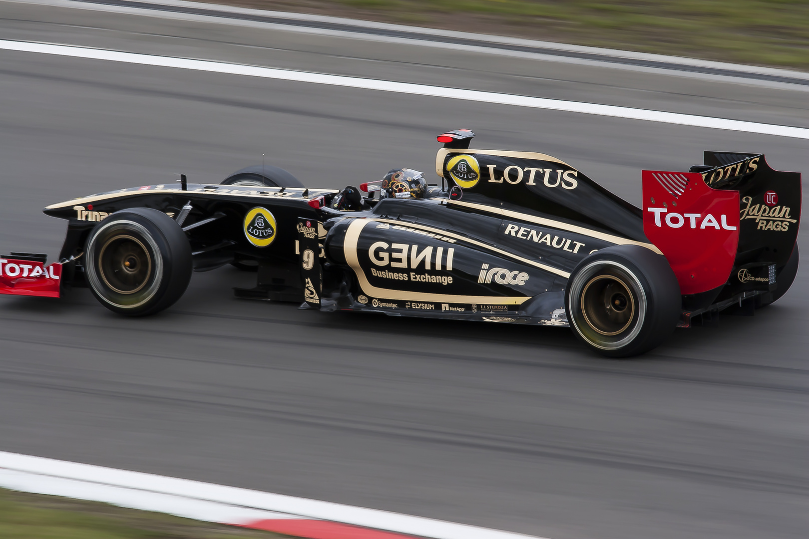 Nick Heidfeld Lotus Renault GP R31