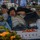 Nickerchen auf dem Wochenmarkt