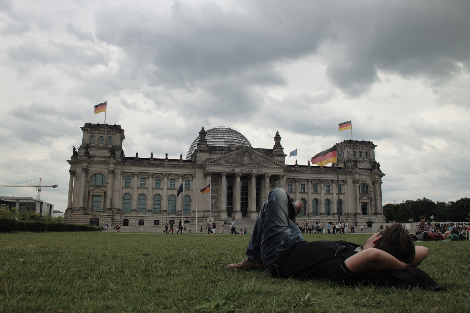 Nickerchen vorm Reichstag