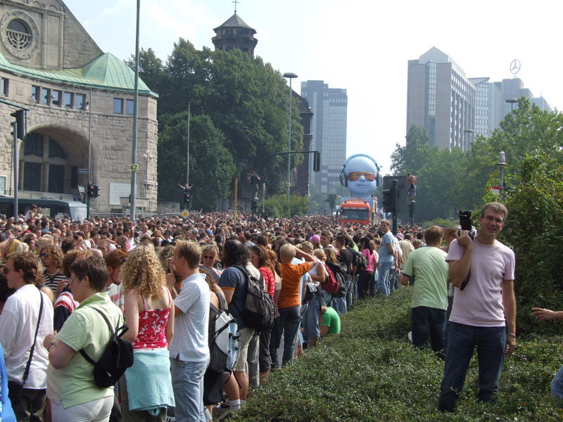 nie mehr Berlin ......Loveparade durch Essen