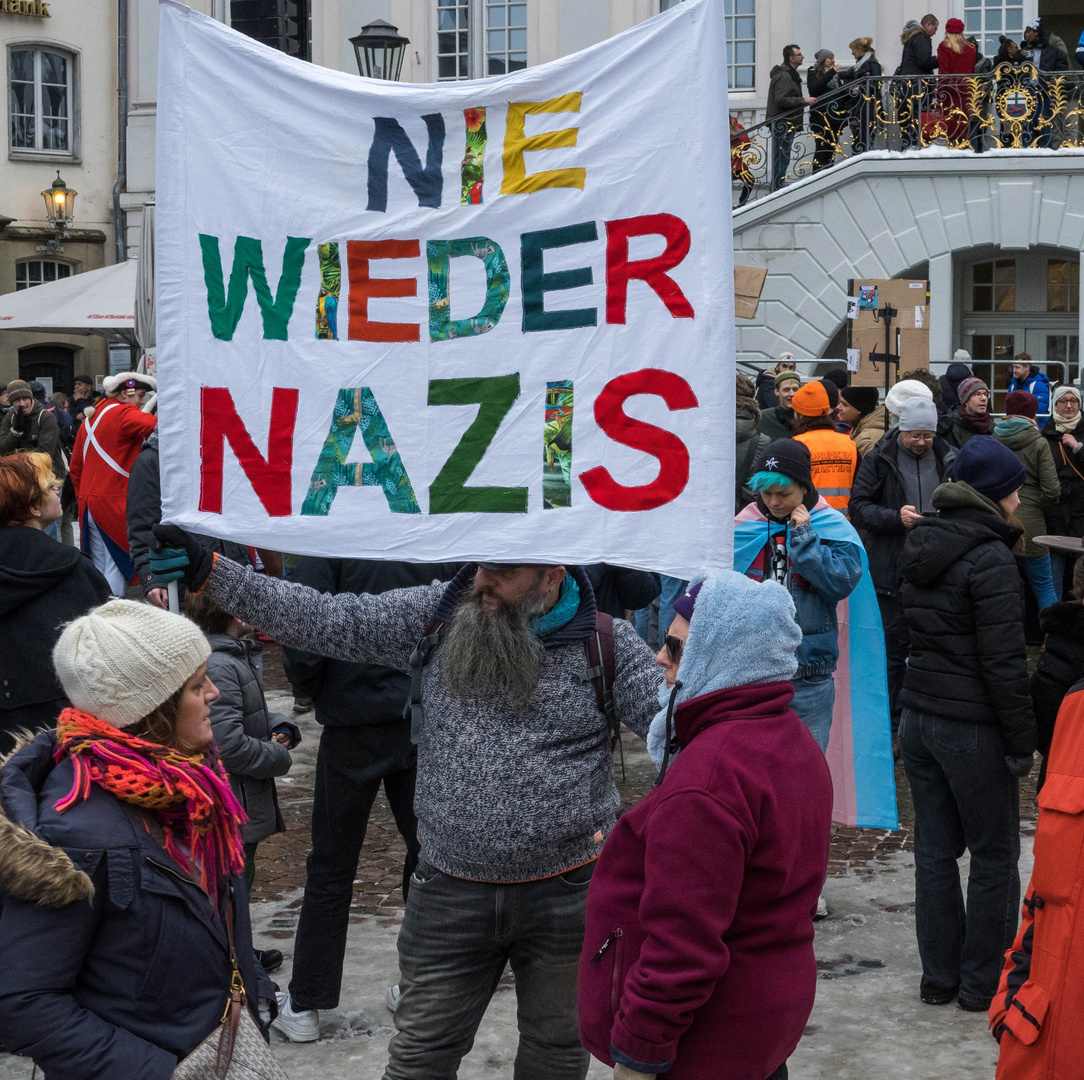 NIE WIEDER NAZIS