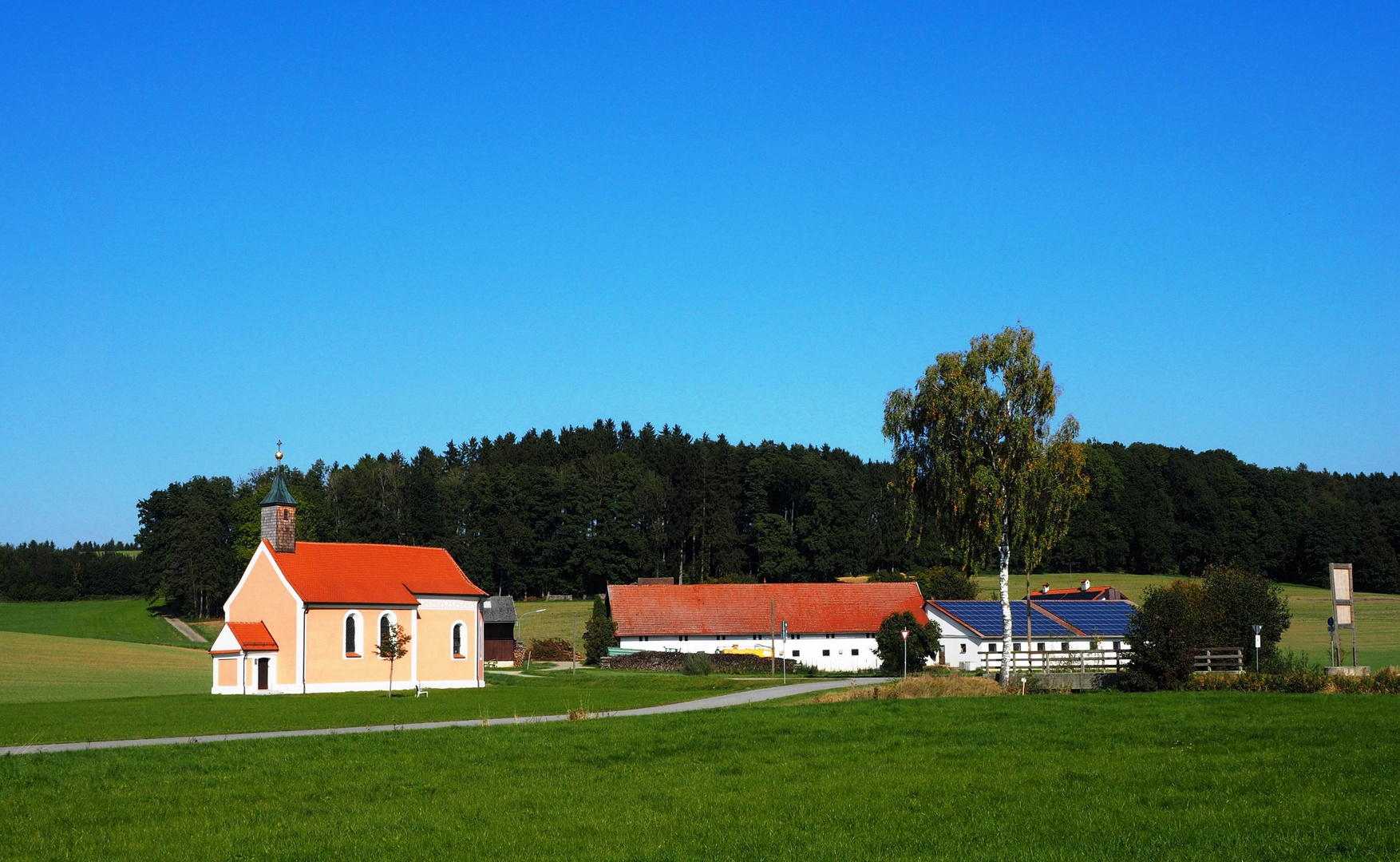 Niederbayerischer Bauernhof mit Kapelle