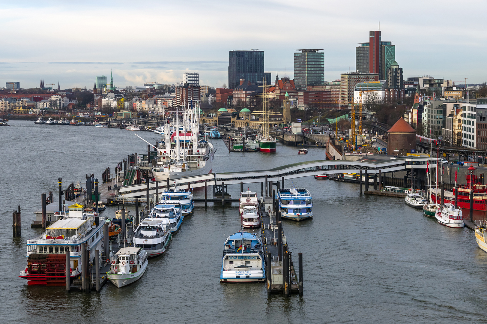 Niederhafen und Überseebrücke