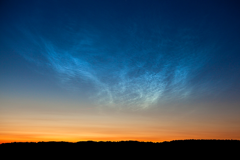 Niederrhein - Leuchtende Nachtwolken ( NLC ) - Nächtliche Fotopirsch