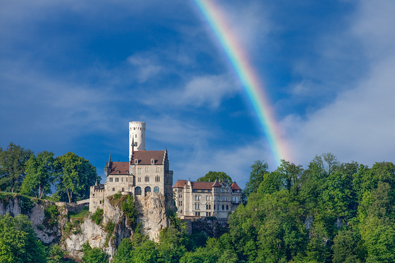 #niederrheinfoto | Schloss Lichtenstein mit Regenbogen - Burgenromantik am Albtrauf