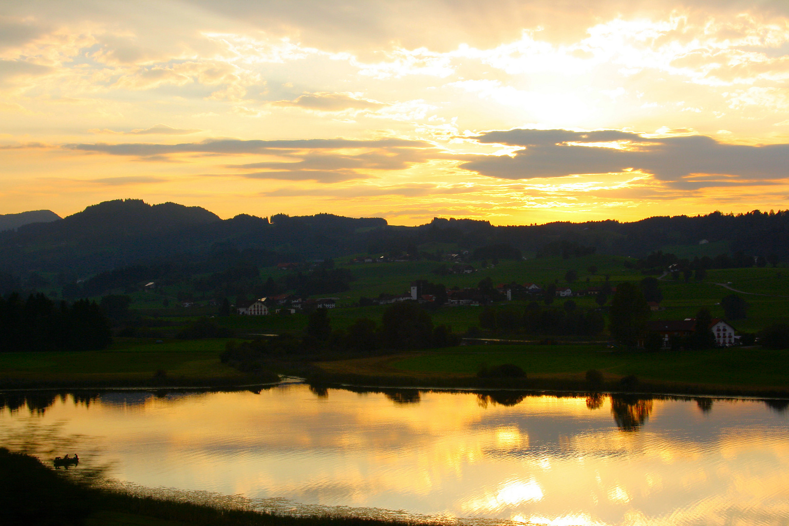 Niedersonthofener See im Sonnenuntergang