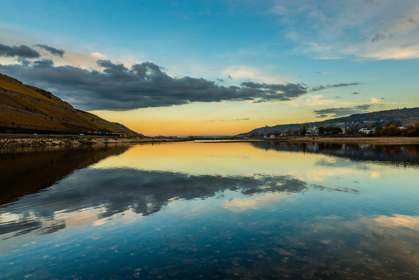 Niedrigwasser bei Bingen 90