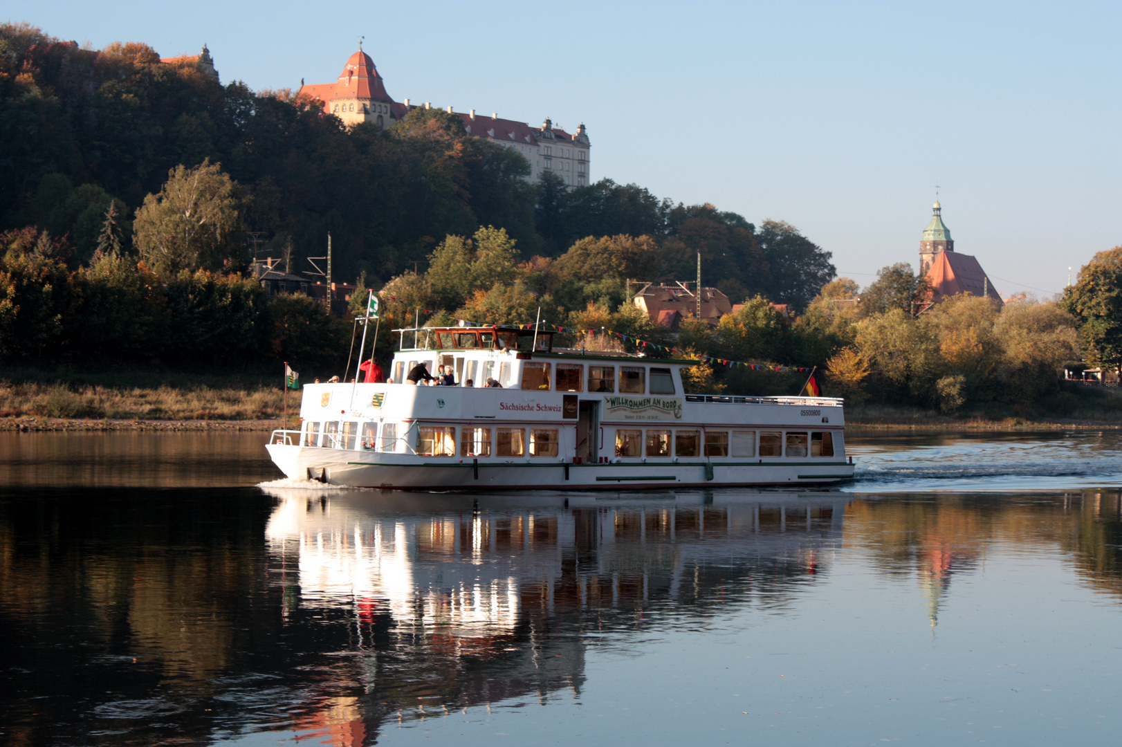 Niedrigwasser der Elbe  bei Pirna