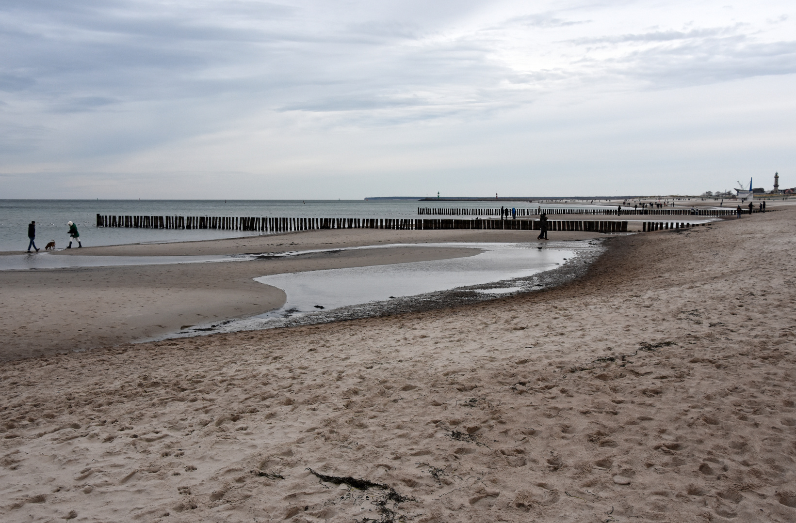 Niedrigwasser in Warnemünde am 27.12.2020