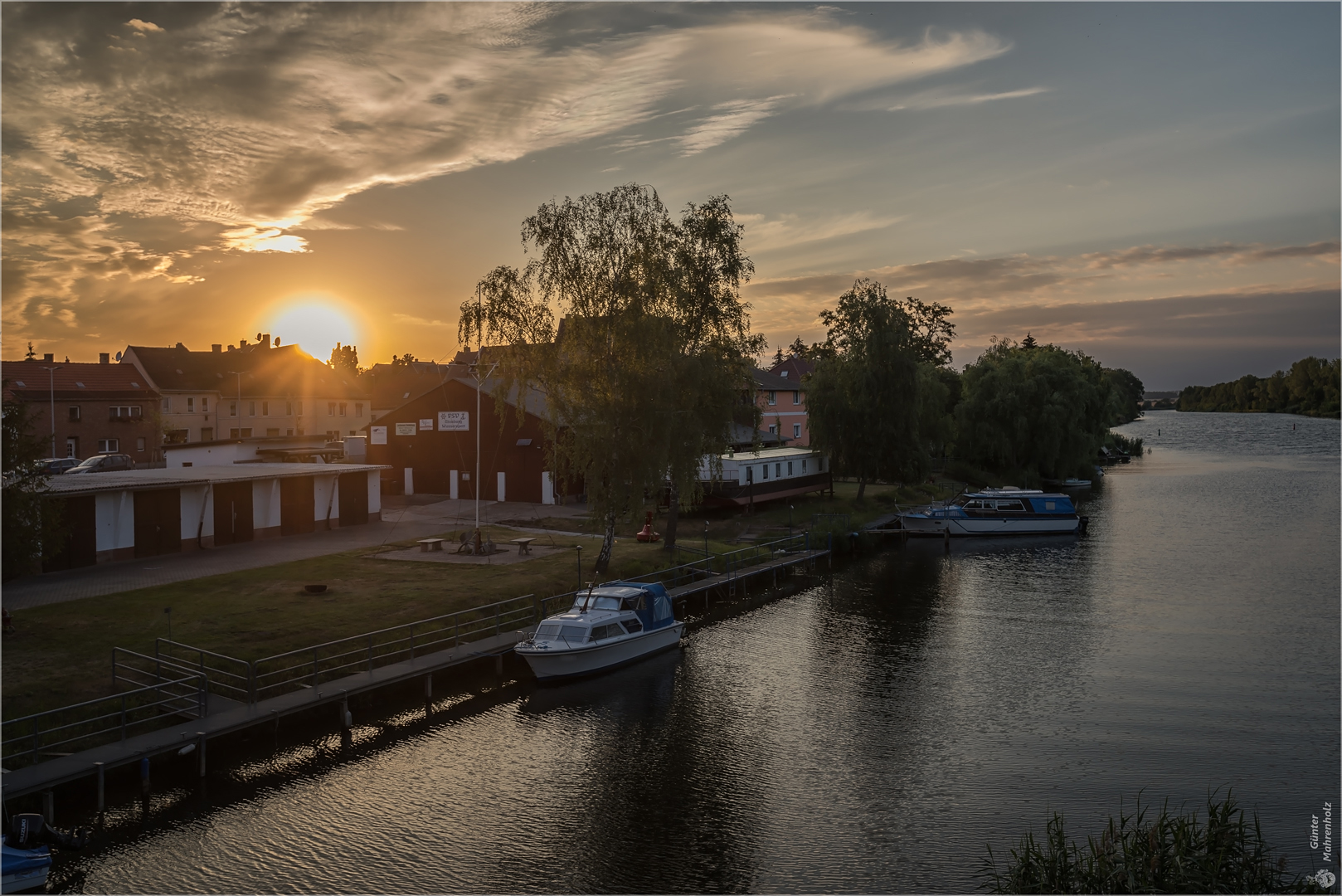 Nienburg (Saale), Sonnenuntergang an zwei Flüssen