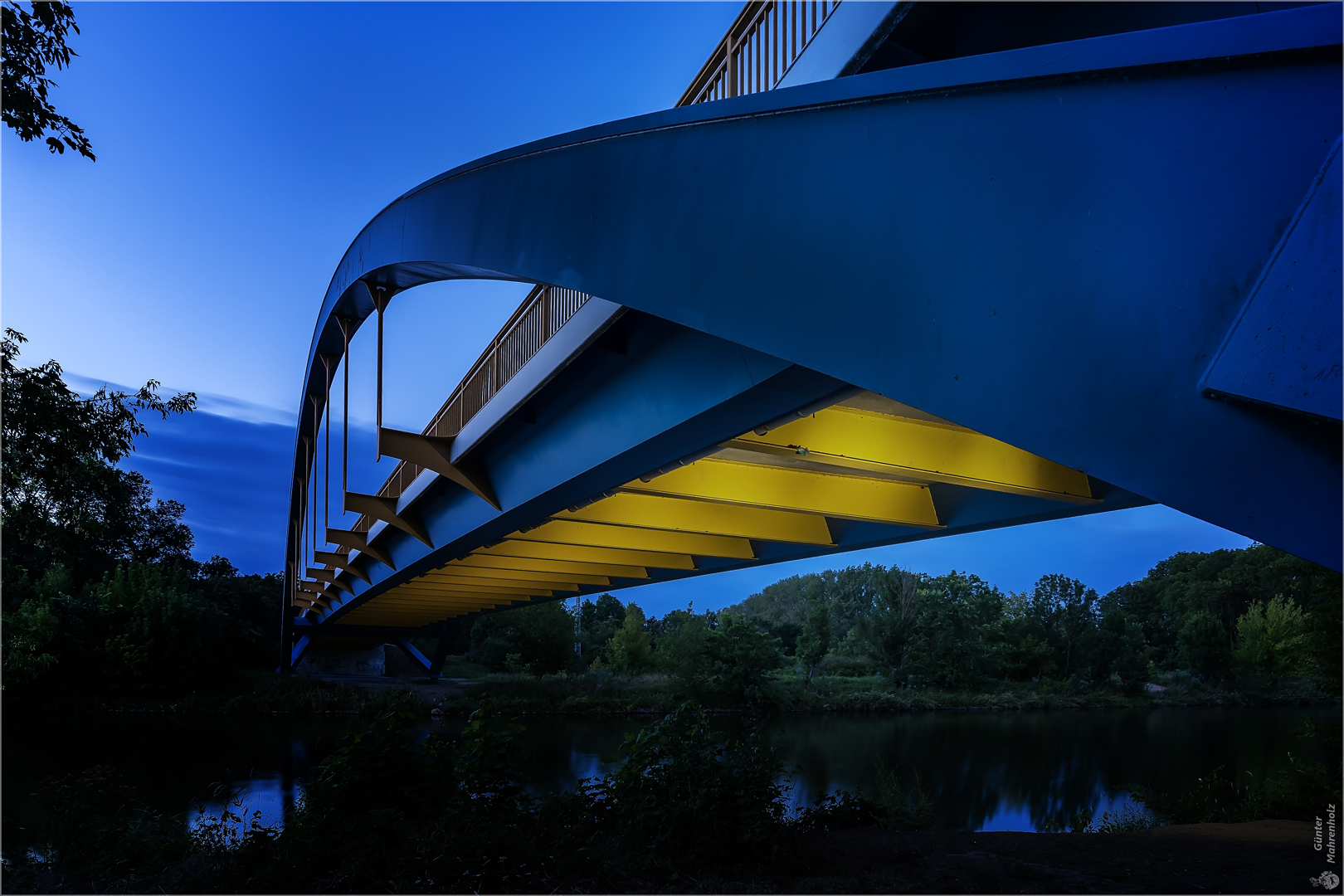 Nienburg: Unter der Saalebrücke