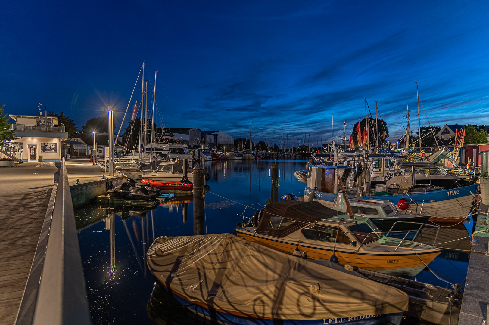 Niendorfer Hafen bei Nacht