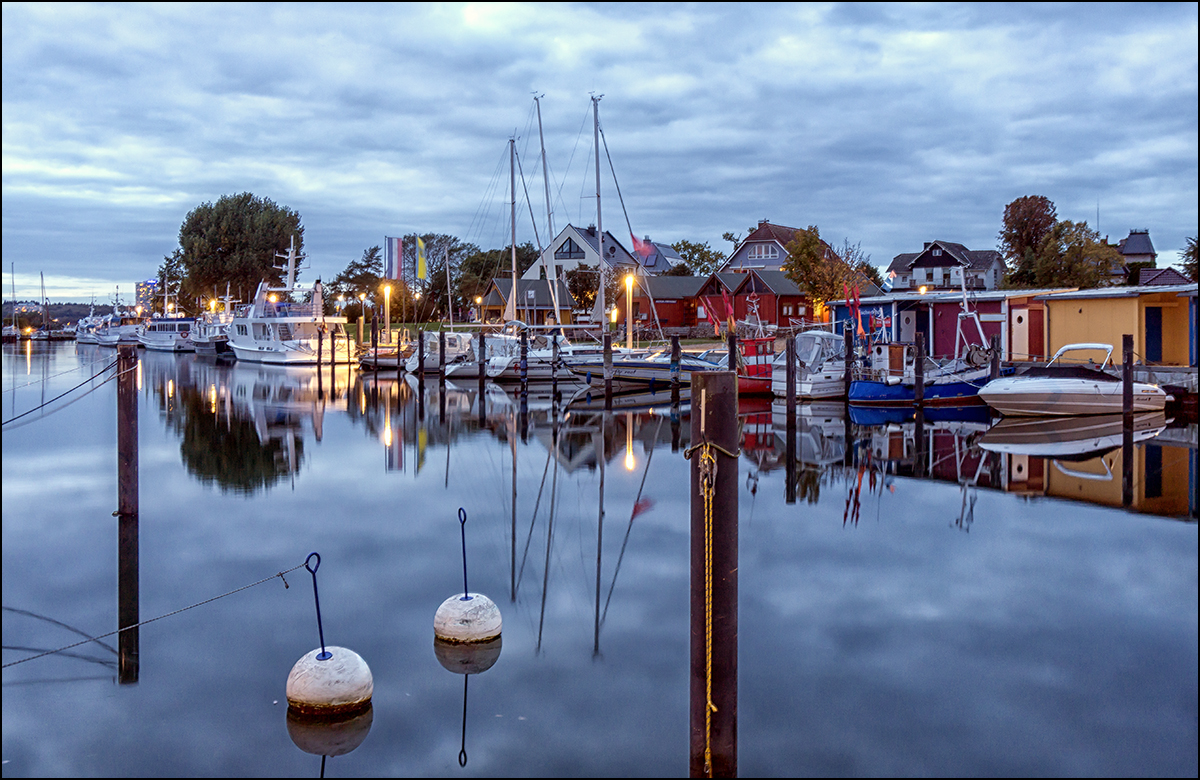 Niendorfer Hafen im Dämmerlicht