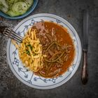 Nierengulasch mit grünen Bohnen und Spätzle