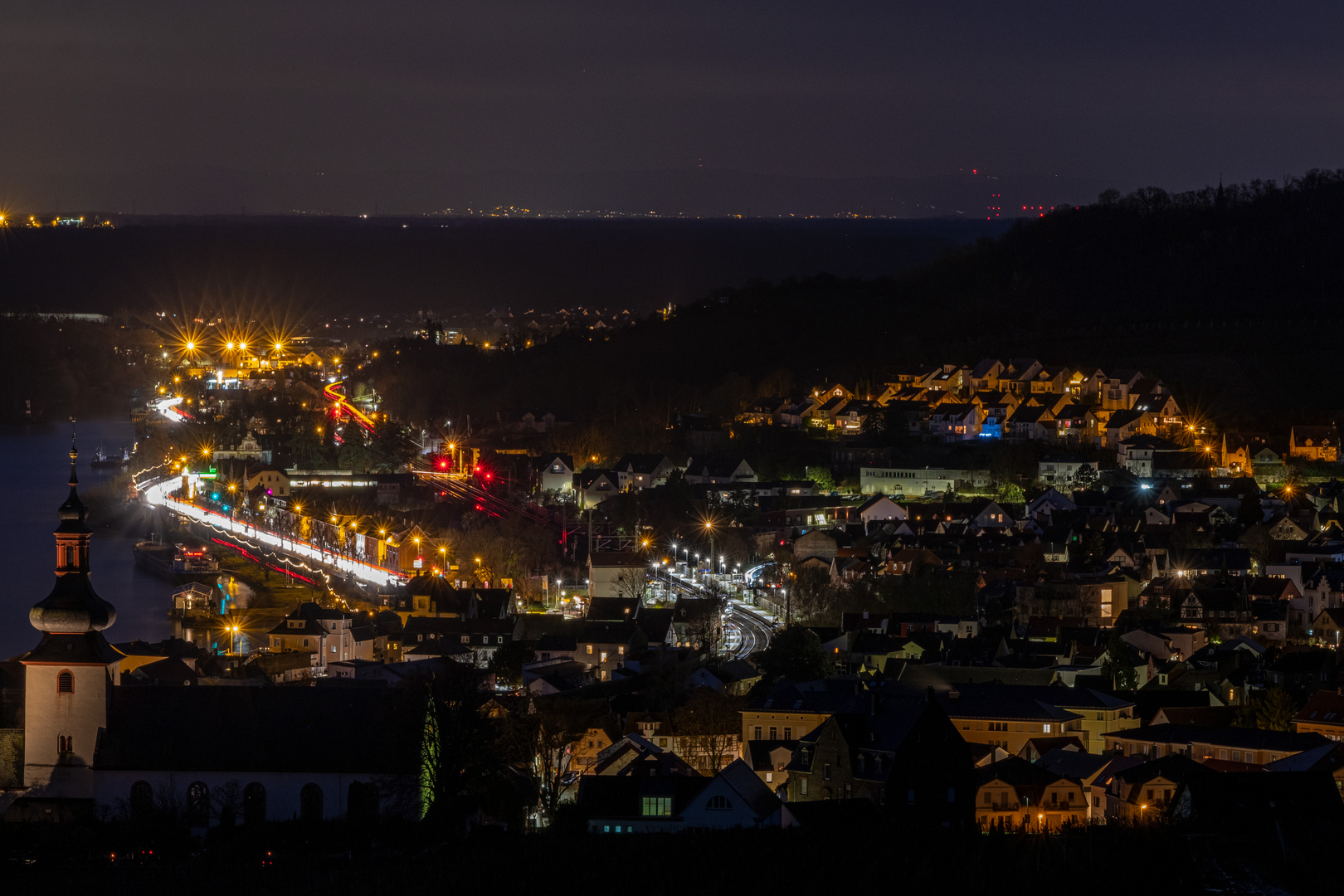 Nierstein am Rhein bei Nacht