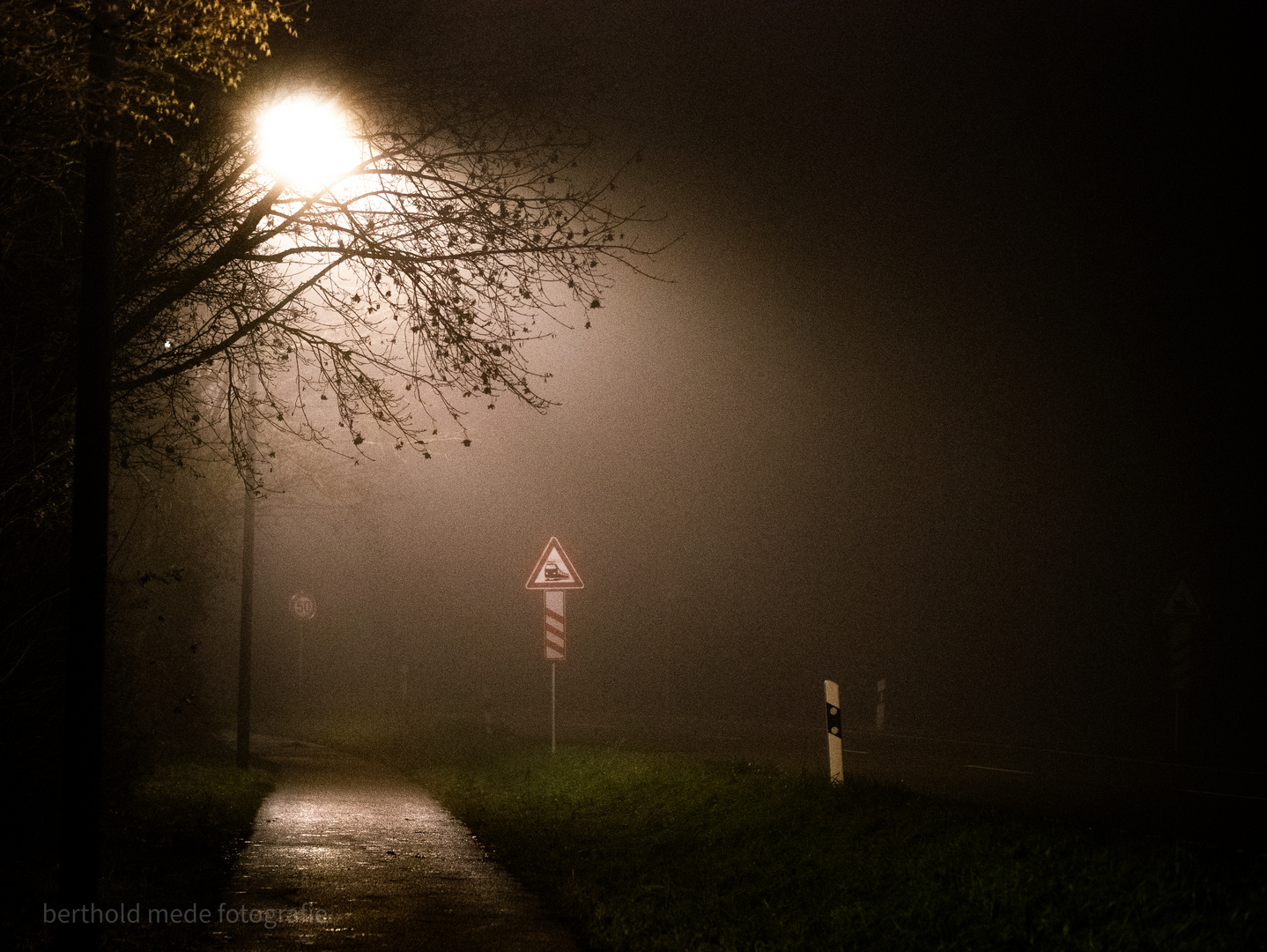 Nieselregen auf dem Weg zu Bahnhof