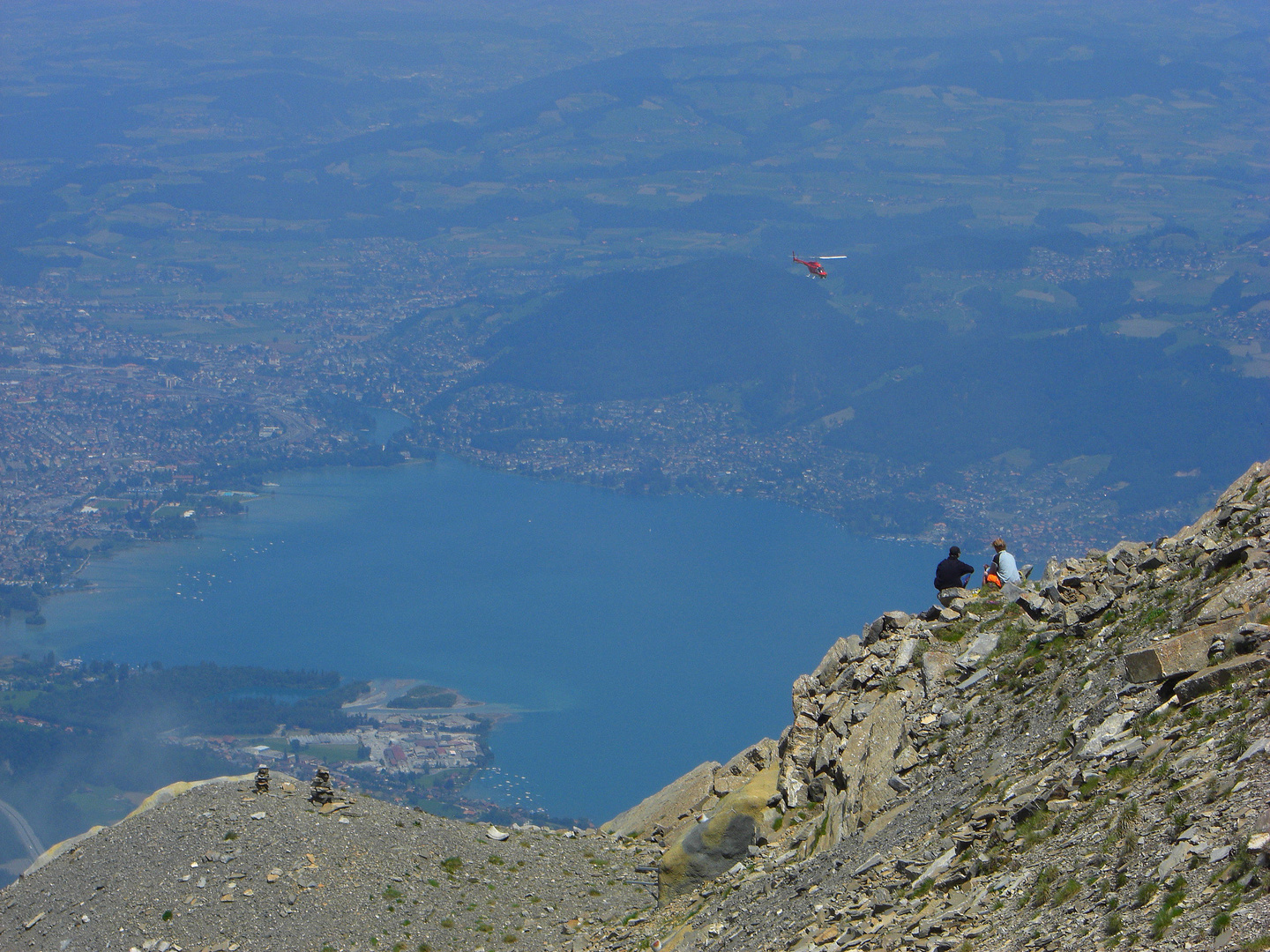 Niesen - Blick: Heli von oben