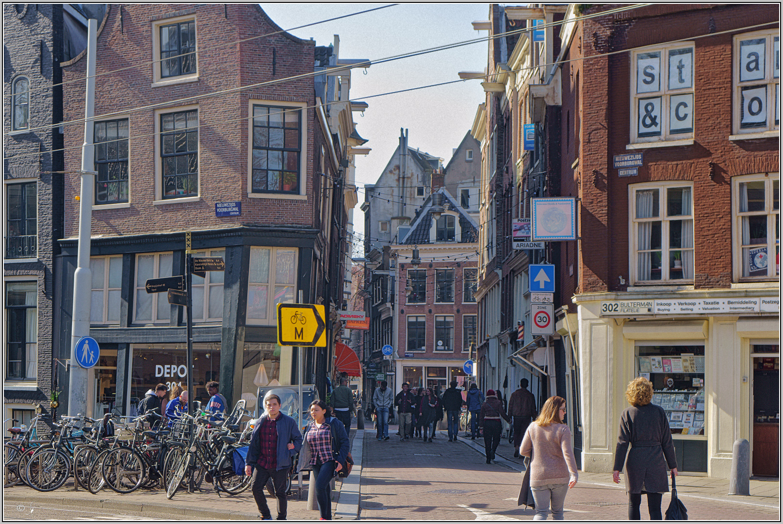 Nieuwerzijdsvoorburgwal in Amsterdam...