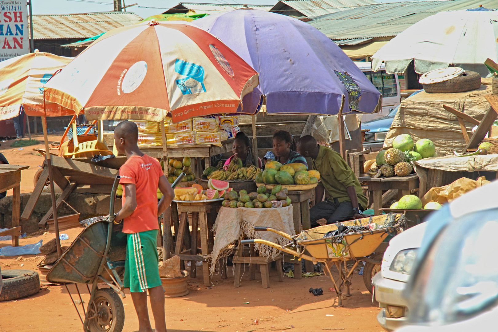 Nigeria / Benin city along the road