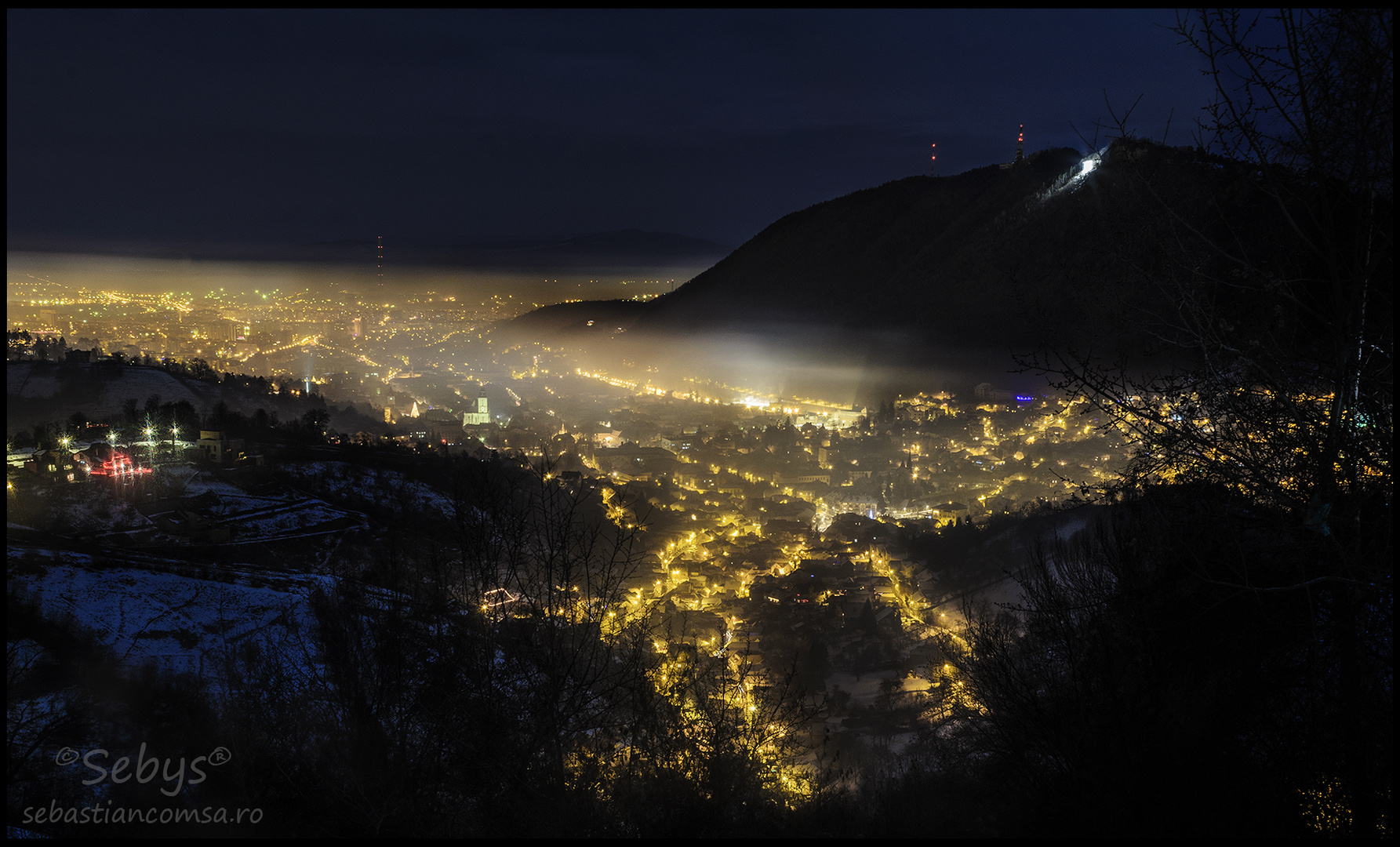 Night and fog slowly covering the city of the Crown