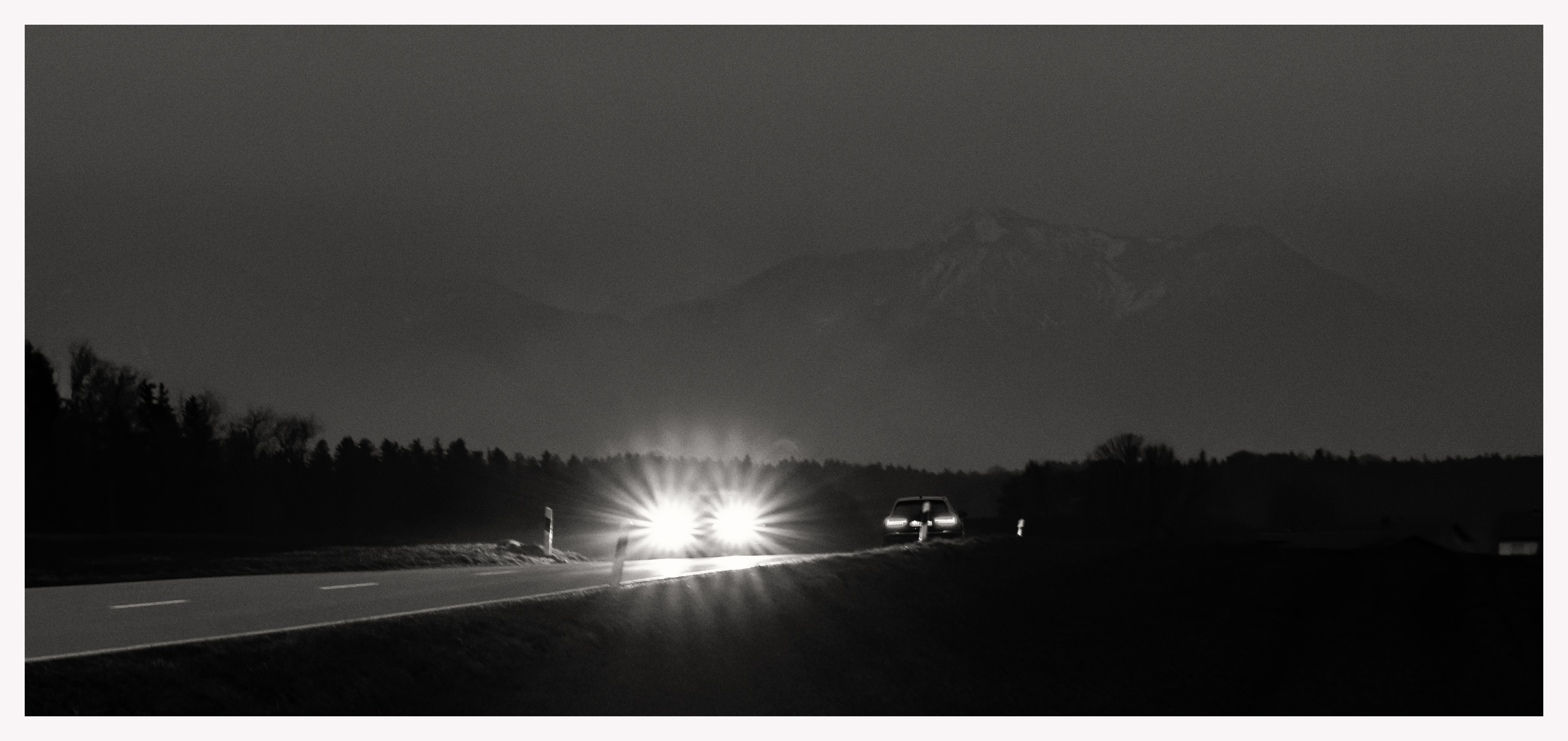 night drive Foto & Bild berge, auto, monochrom Bilder auf