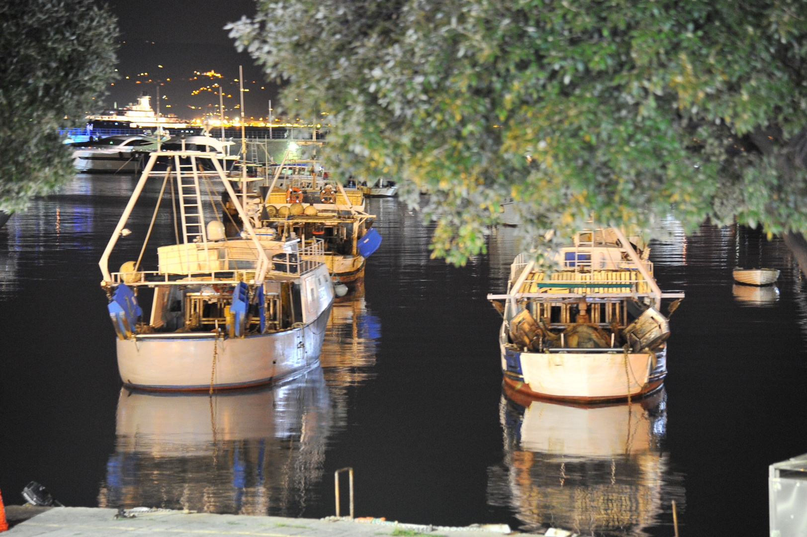 night for fisherman'boats