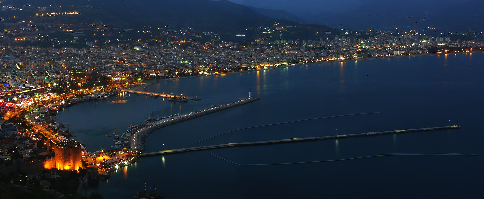 Night on the harbour