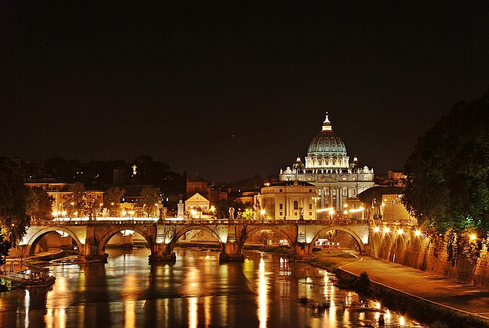 Night reflexions on the Tevere