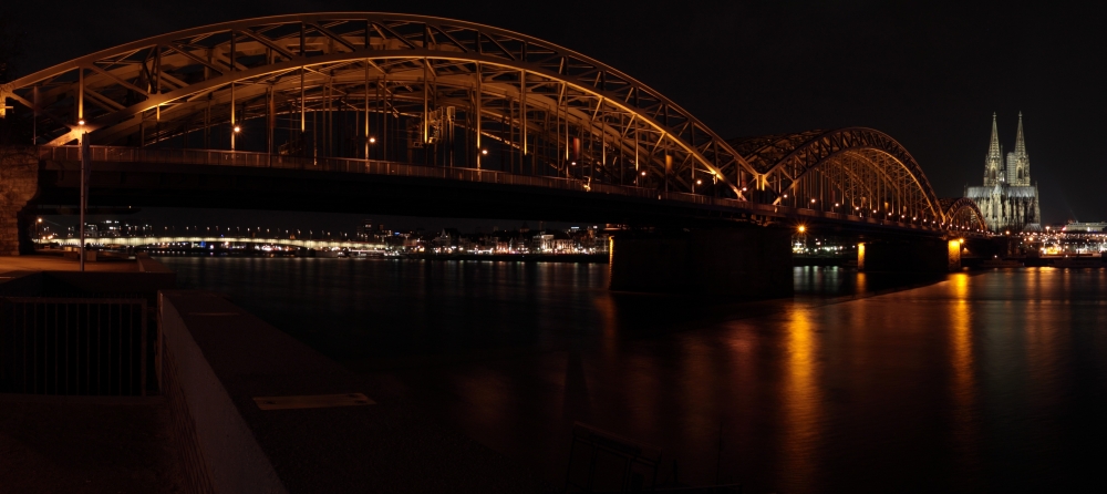 Night shot of Cologne