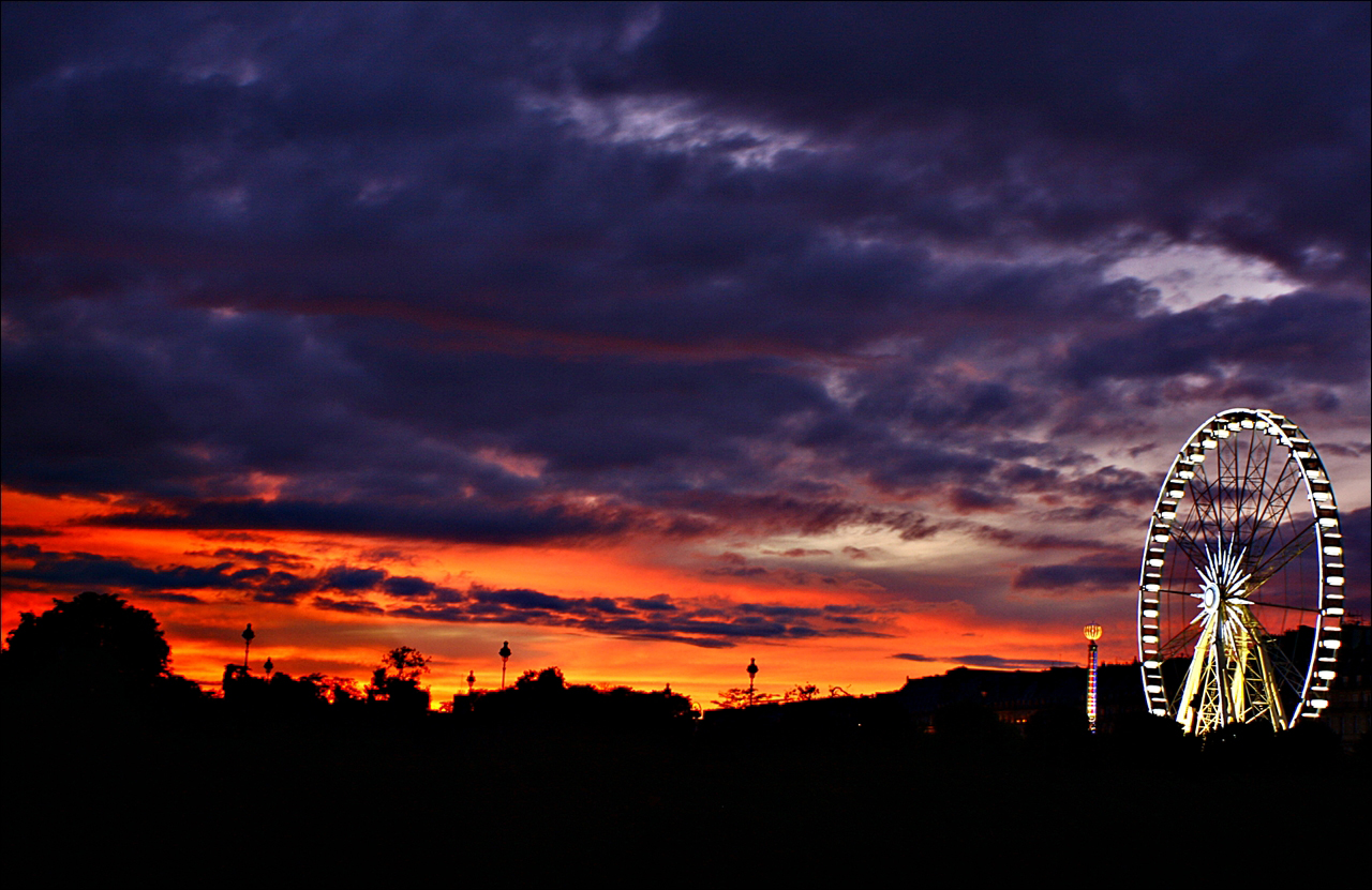 Night starts @ Paris.