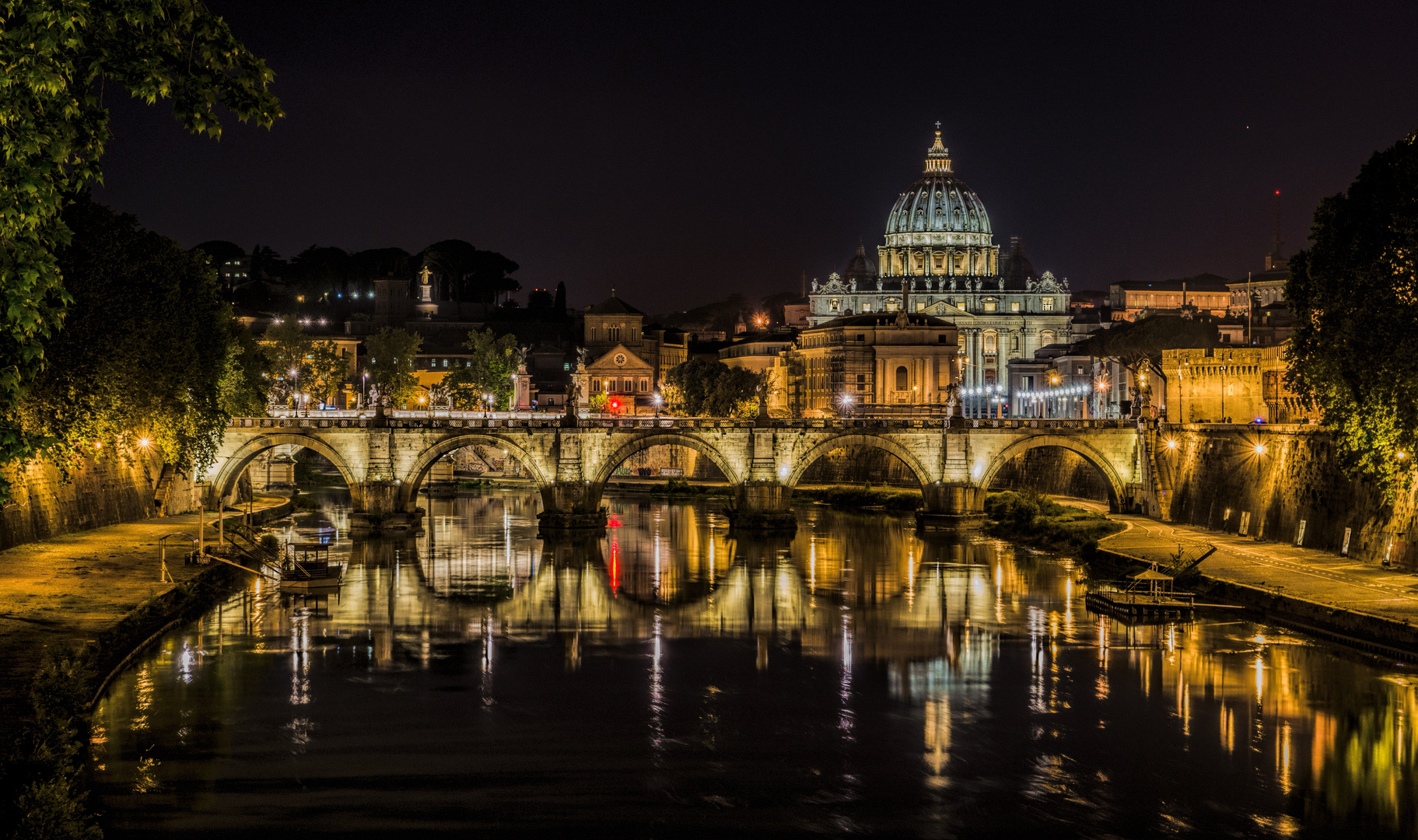 night view of San Peter church