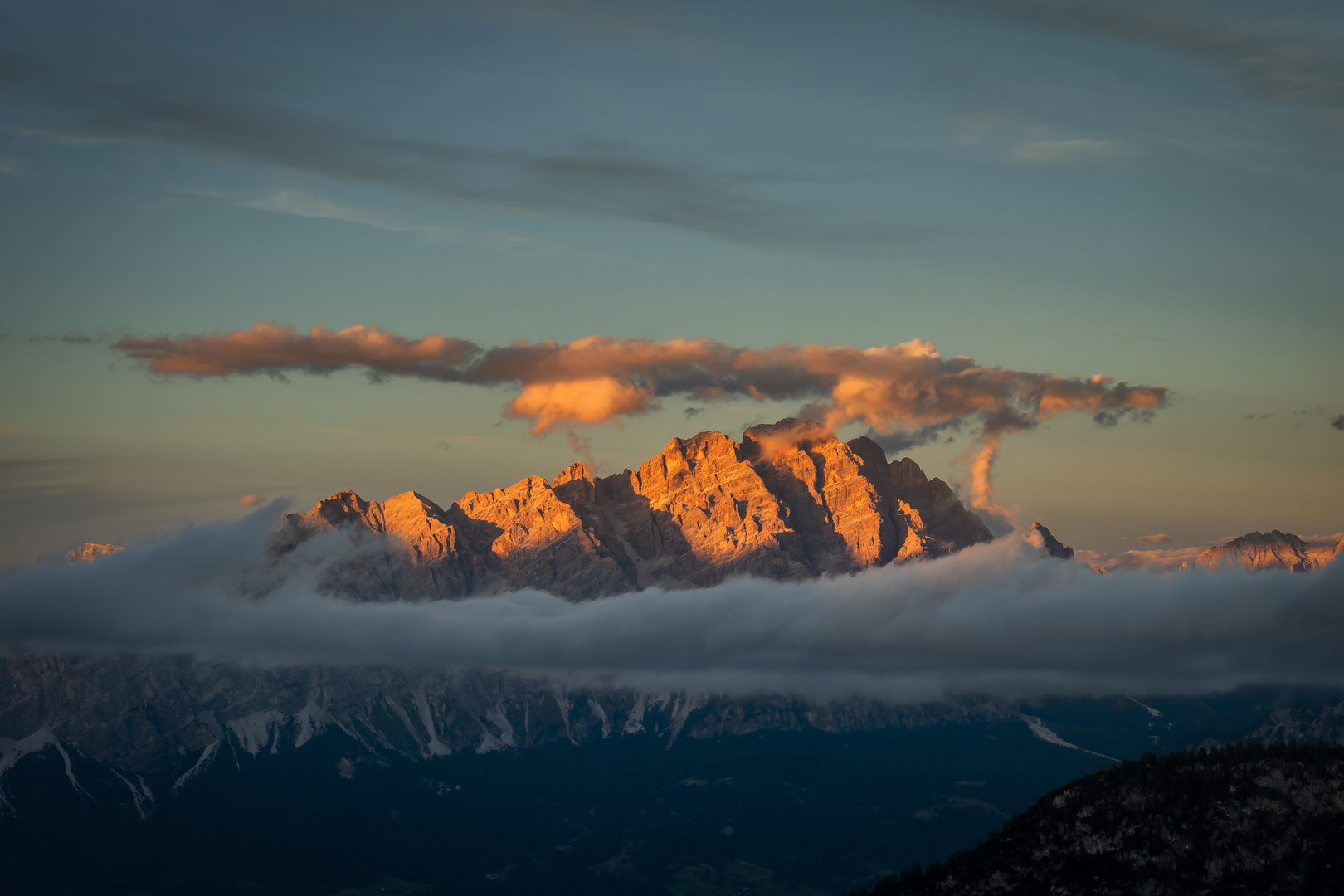 Nightfall in den Dolomiten