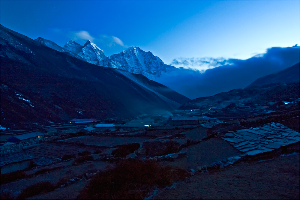 - nightfall in Dingboche -