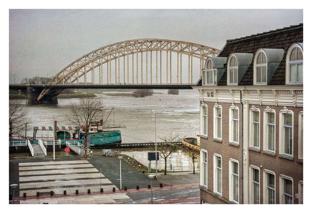 Nijmegen 6, Waalbrücke