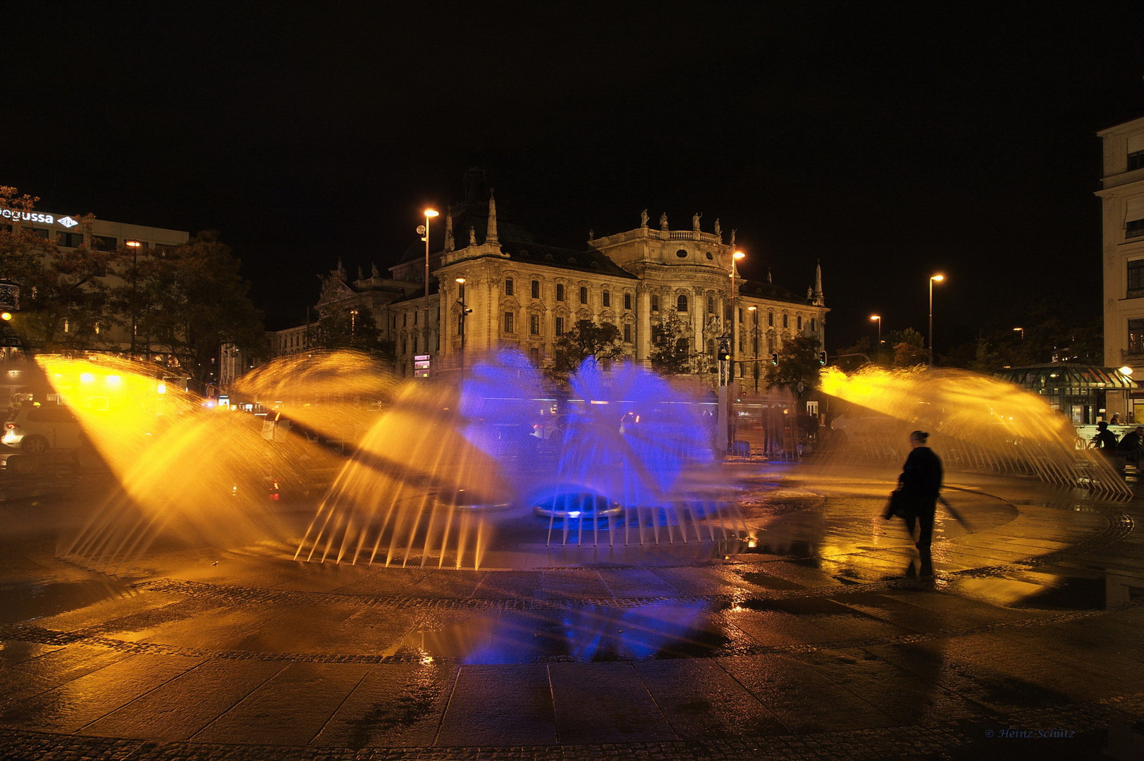 NIK4621_Nachtschwärmer_Stachusbrunnen