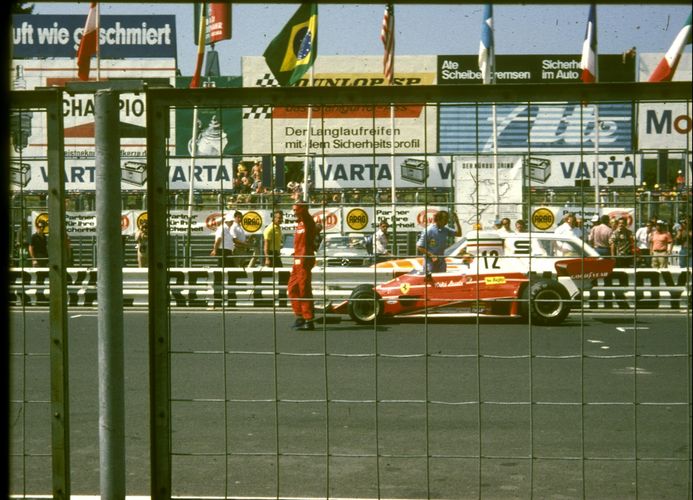 NIKI LAUDA 1975 POLE AM NÜRBURGRING