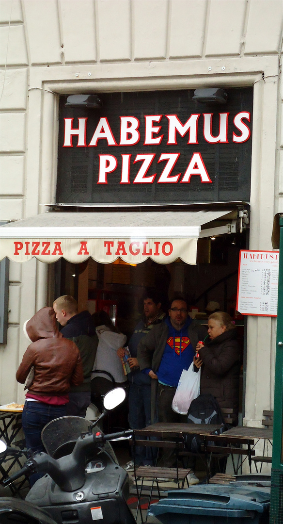 Niko: HABEMUS PIZZA ROM Maerz13