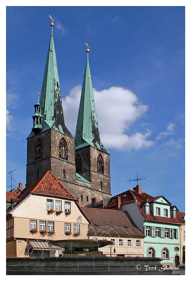 Nikolai-Kirche und Mathilden-Brunnen