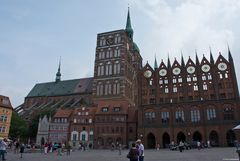 Nikolai-Kirche und Rathaus am Alten Markt in Stralsund