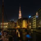 Nikolaifleet mit dem Turm der Hauptkirche St.Katharinen