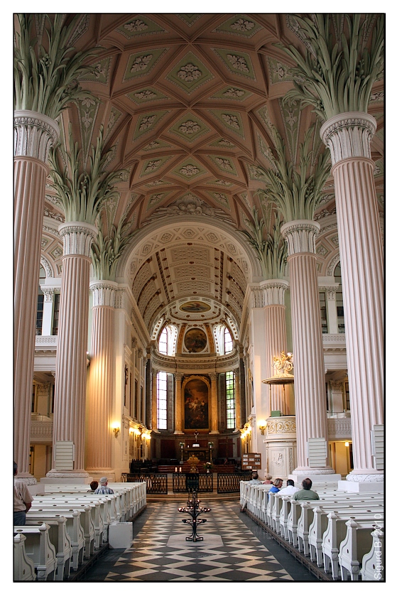 Nikolaikirche - Blick auf den Altar