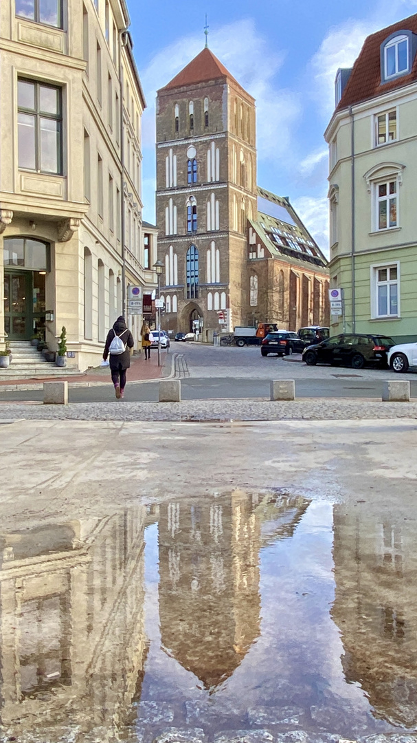 Nikolaikirche in der Pfütze