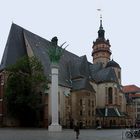 Nikolaikirche mit Friedenssäule