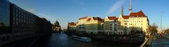 Nikolaiviertel mit Spree