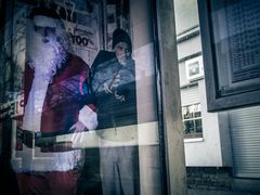 Nikolaus und Knecht Ruprecht an der Haltestelle Berliner Straße in Dortmund