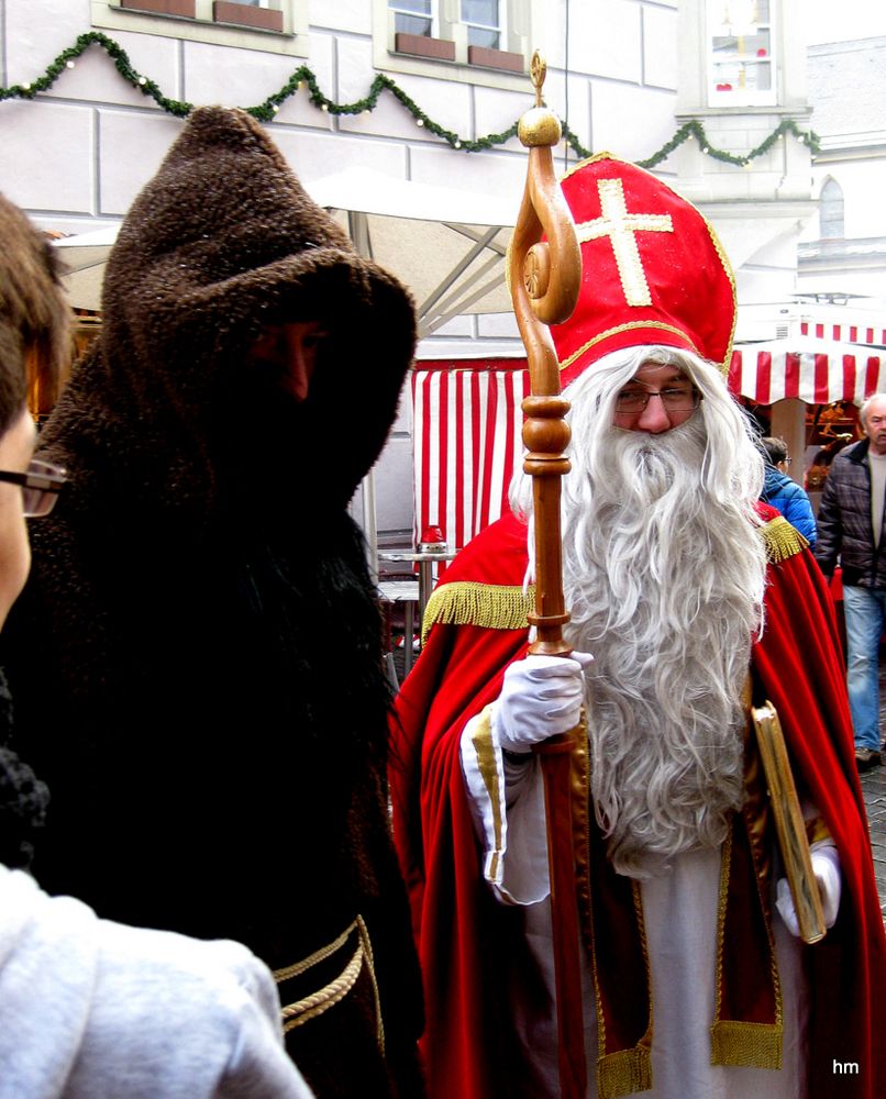 Nikolaus Und Knecht Ruprecht Auf Dem Wangener Adventsmarkt Foto Bild Erwachsene Zwei Menschen Mehrere Menschen Bilder Auf Fotocommunity