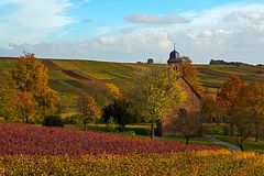 Nikolauskapelle im Herbst