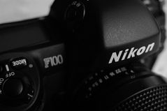 Nikon F100