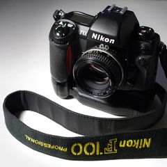 Nikon F100